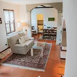 L&b House