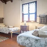 L&b House